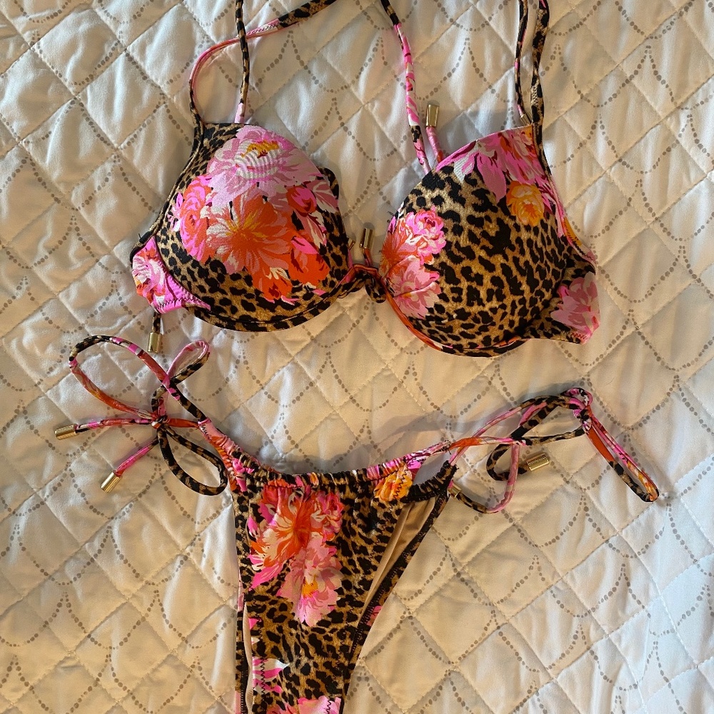 Victoria’s Secret bikini